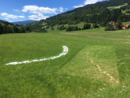 [Installation LINKSWALZER, Doris Jauk-Hinz, 2017_Foto: Gertrude-Moser-Wagner]